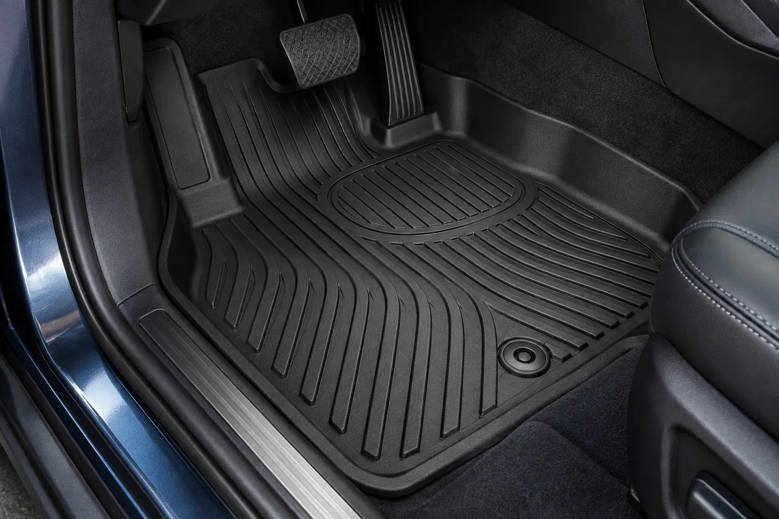 Tapis de voiture 3D noir à rebords hauts installé dans un véhicule